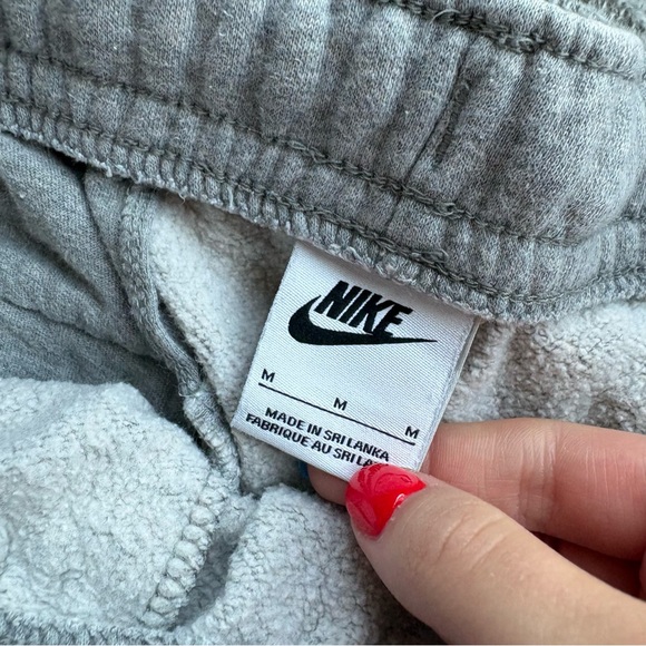 Men’s Nike joggers - Picture 2 of 3